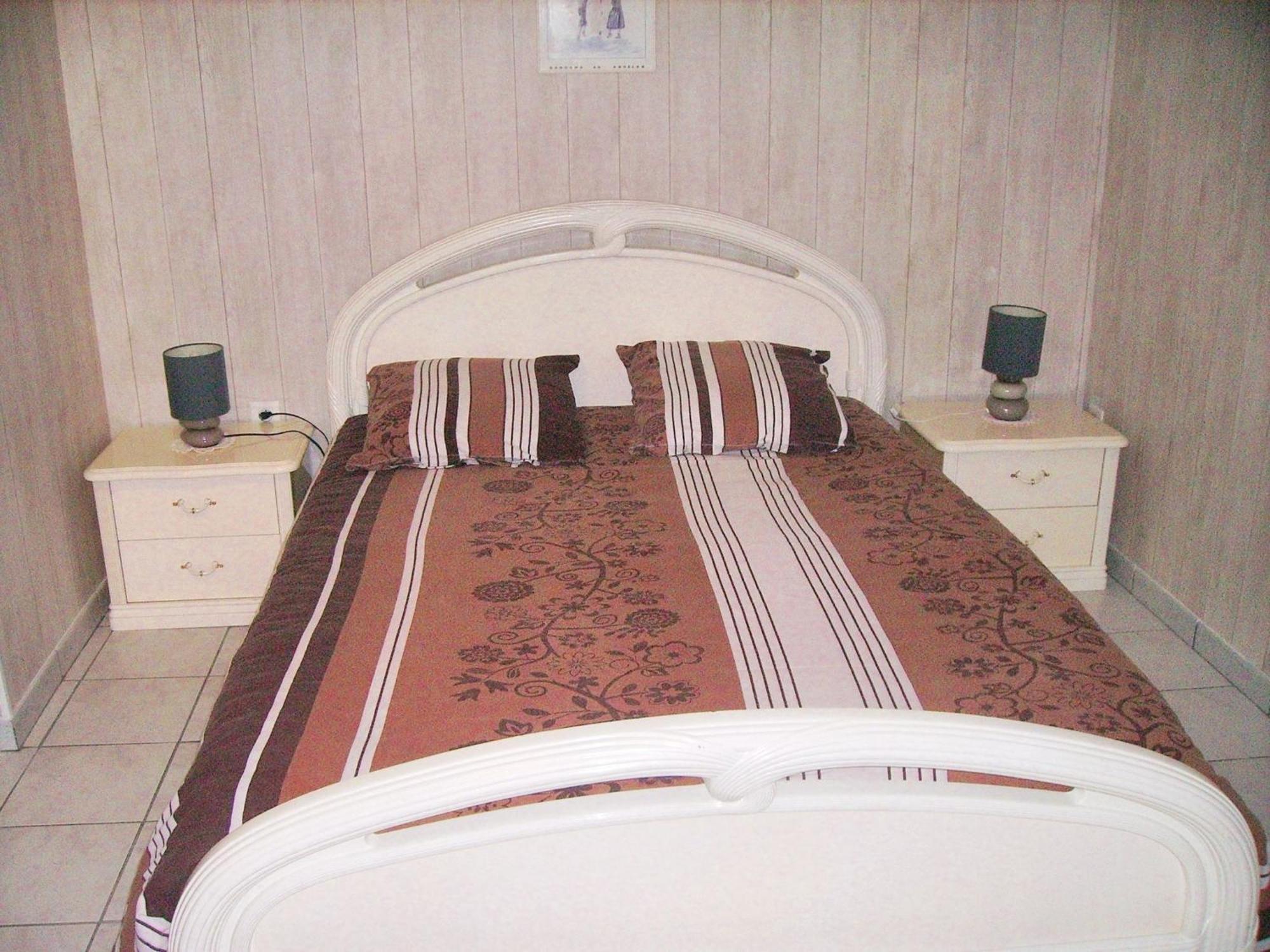 Appartement Charmant A Breuillet Avec Jardin Spacieux Екстер'єр фото